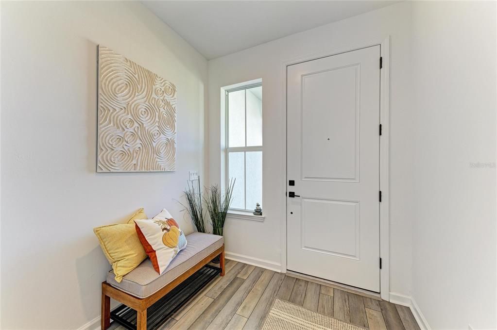 合同活跃: $599,000 (3 贝兹, 2 浴室, 1640 平方英尺)