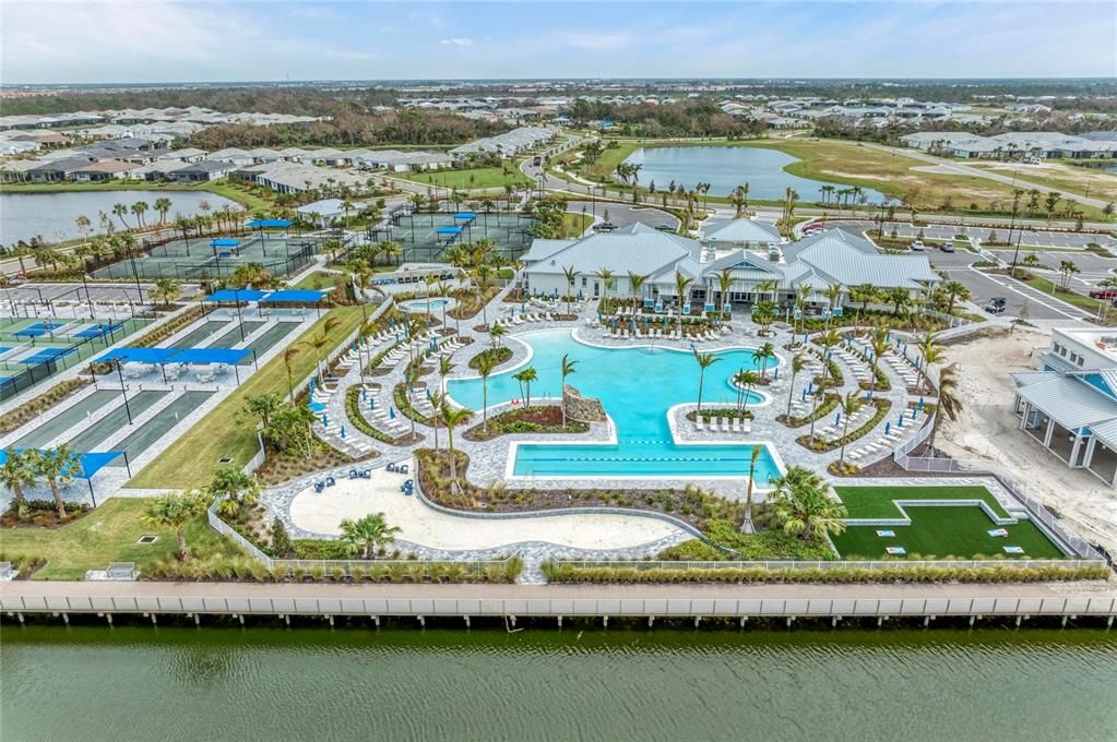 合同活跃: $599,000 (3 贝兹, 2 浴室, 1640 平方英尺)