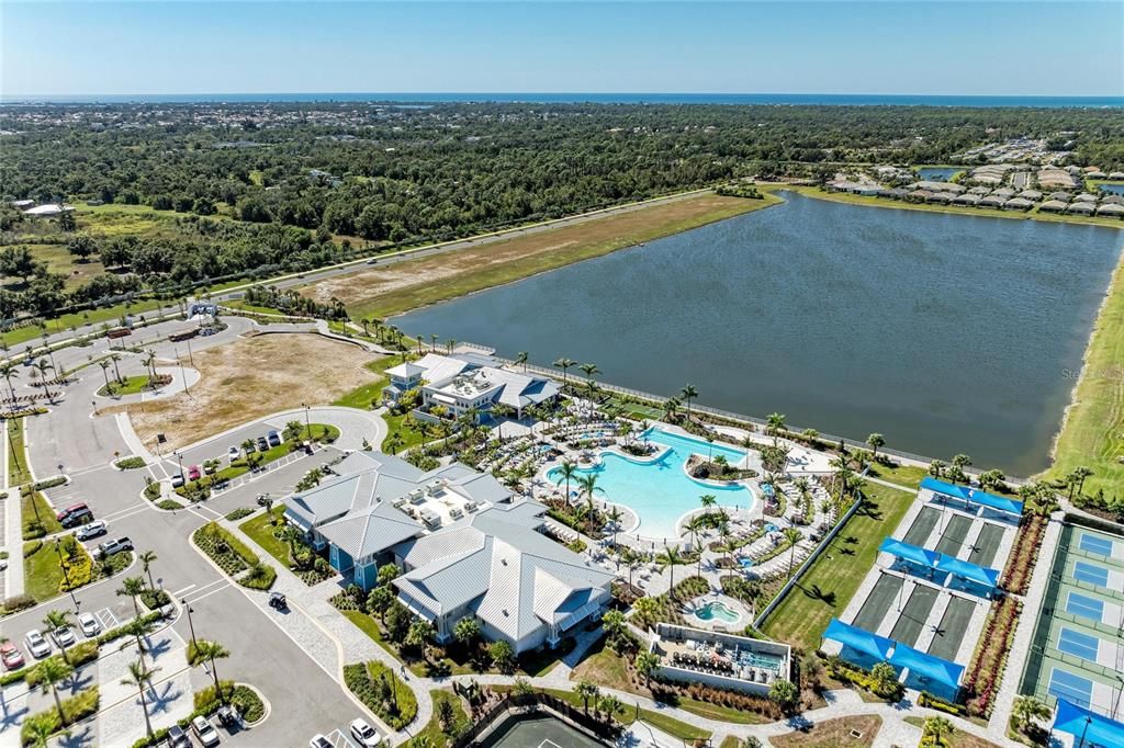 合同活跃: $599,000 (3 贝兹, 2 浴室, 1640 平方英尺)