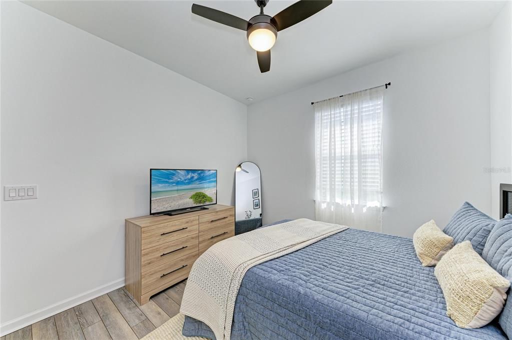 合同活跃: $599,000 (3 贝兹, 2 浴室, 1640 平方英尺)