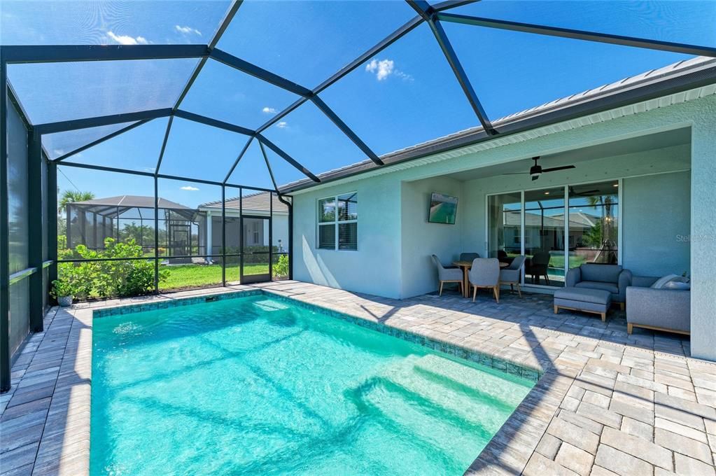 合同活跃: $599,000 (3 贝兹, 2 浴室, 1640 平方英尺)