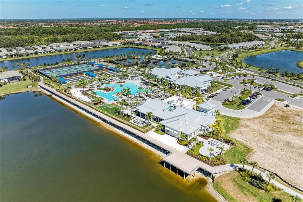 合同活跃: $599,000 (3 贝兹, 2 浴室, 1640 平方英尺)