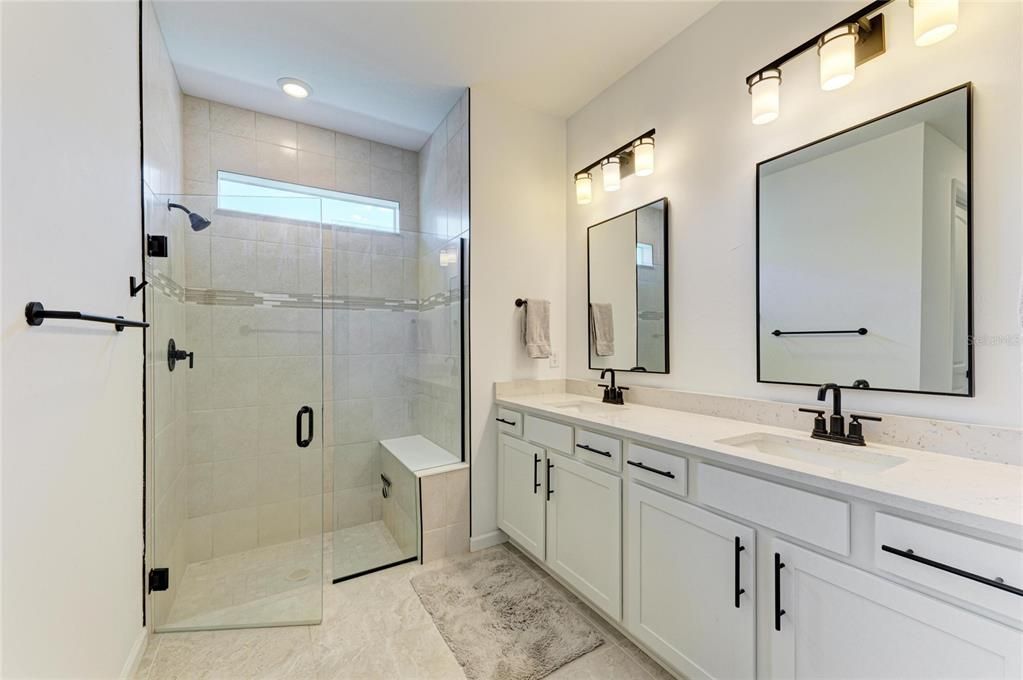 合同活跃: $599,000 (3 贝兹, 2 浴室, 1640 平方英尺)