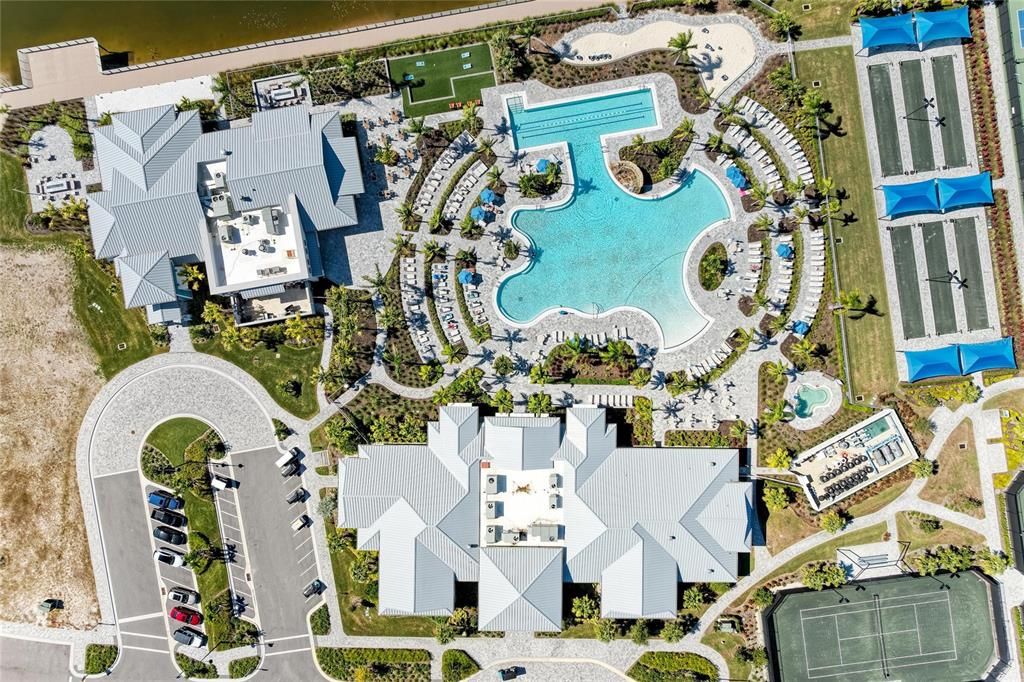 合同活跃: $599,000 (3 贝兹, 2 浴室, 1640 平方英尺)