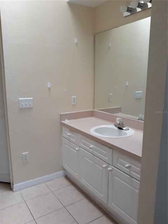 For Rent: $1,850 (3 beds, 2 baths, 1800 Square Feet)