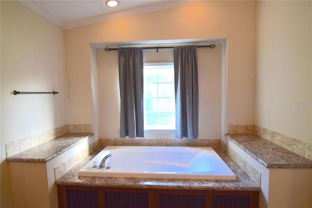 For Sale: $144,900 (2 beds, 2 baths, 1344 Square Feet)