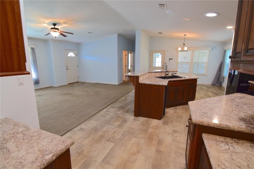 For Sale: $144,900 (2 beds, 2 baths, 1344 Square Feet)