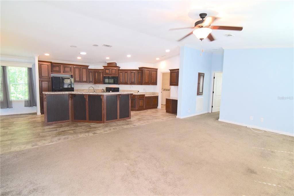 For Sale: $144,900 (2 beds, 2 baths, 1344 Square Feet)