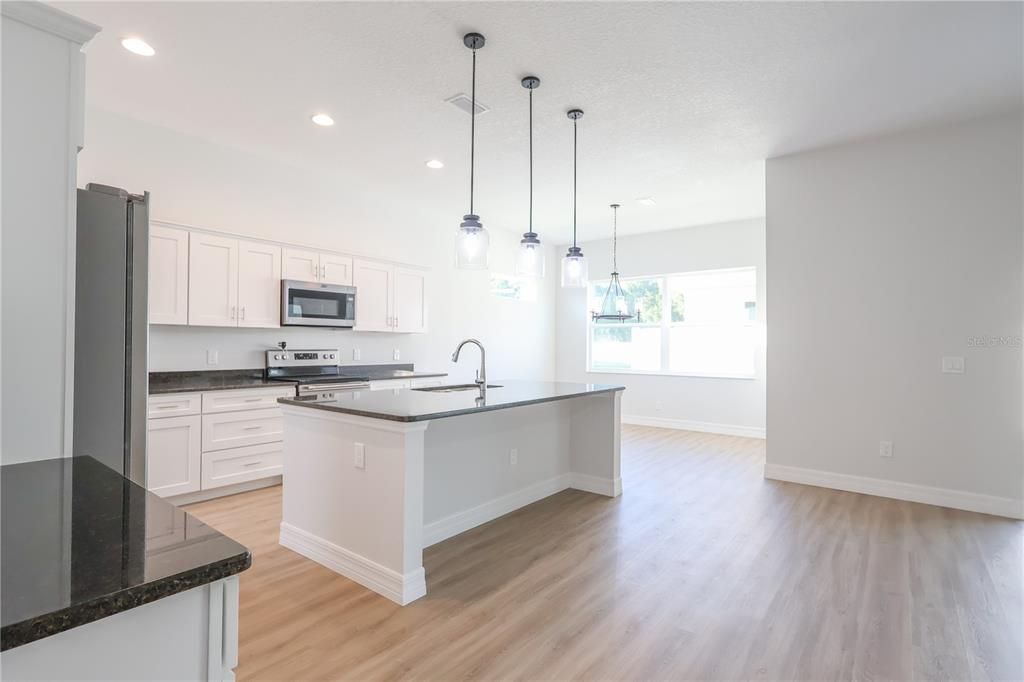Active With Contract: $354,900 (3 beds, 2 baths, 1876 Square Feet)