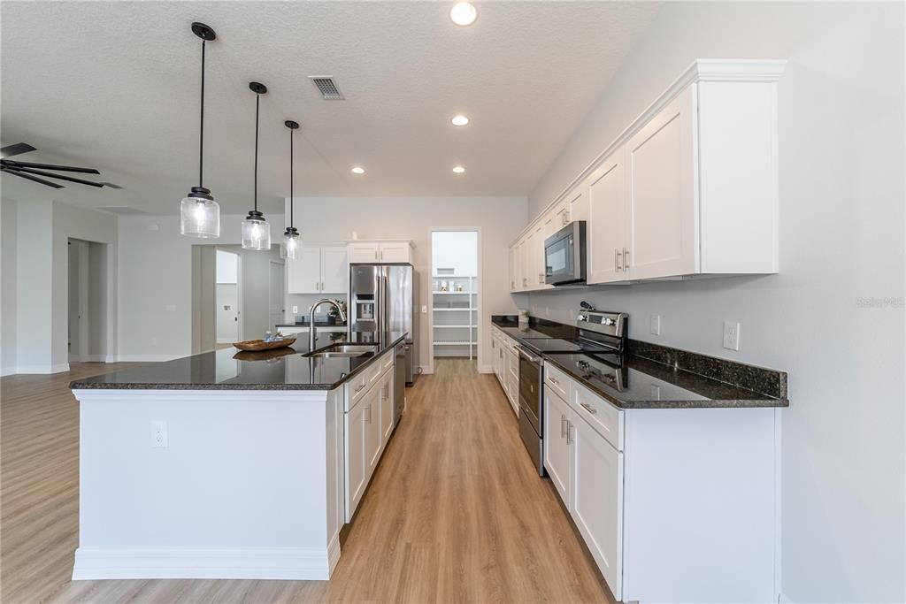 Active With Contract: $354,900 (3 beds, 2 baths, 1876 Square Feet)