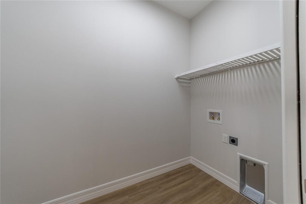 Active With Contract: $354,900 (3 beds, 2 baths, 1876 Square Feet)