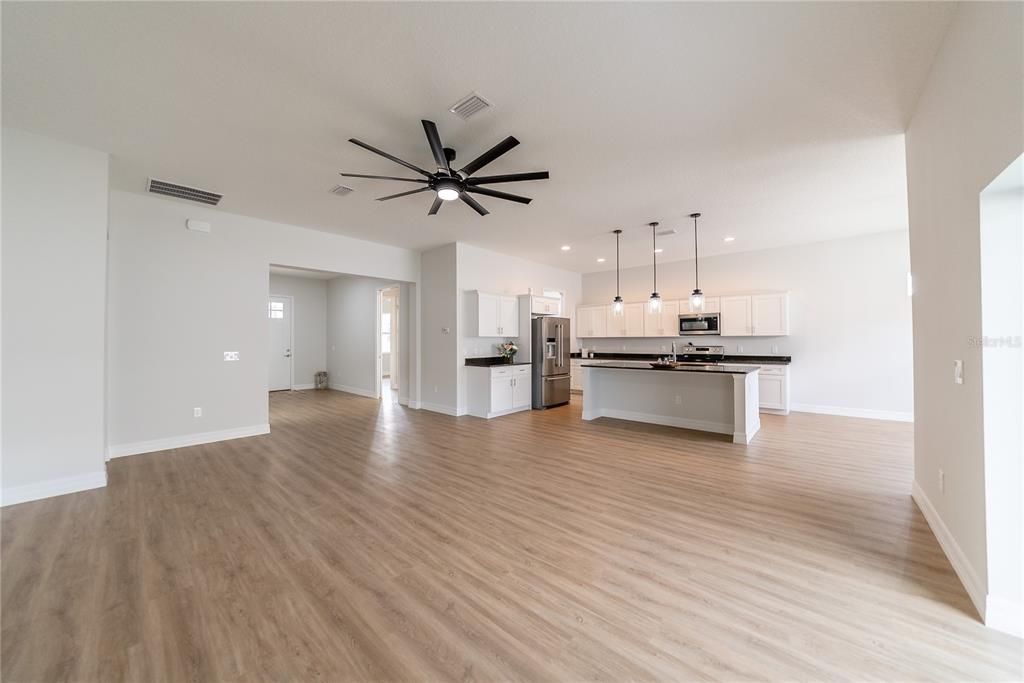 Active With Contract: $354,900 (3 beds, 2 baths, 1876 Square Feet)