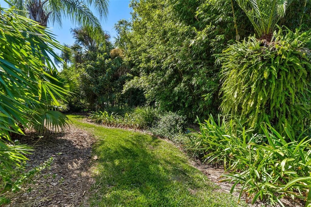 合同活跃: $399,900 (4 贝兹, 2 浴室, 2322 平方英尺)