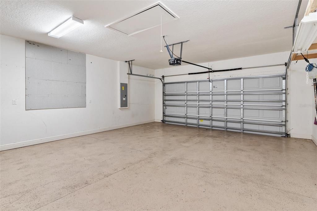 合同活跃: $399,900 (4 贝兹, 2 浴室, 2322 平方英尺)