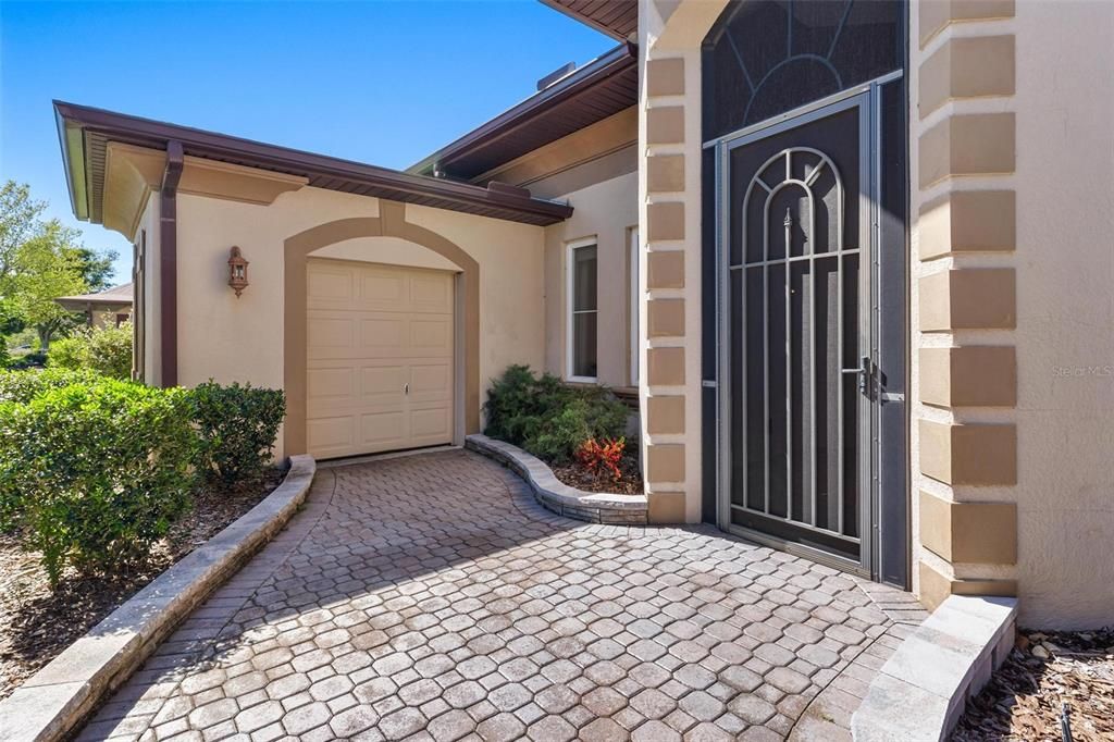 合同活跃: $399,900 (4 贝兹, 2 浴室, 2322 平方英尺)