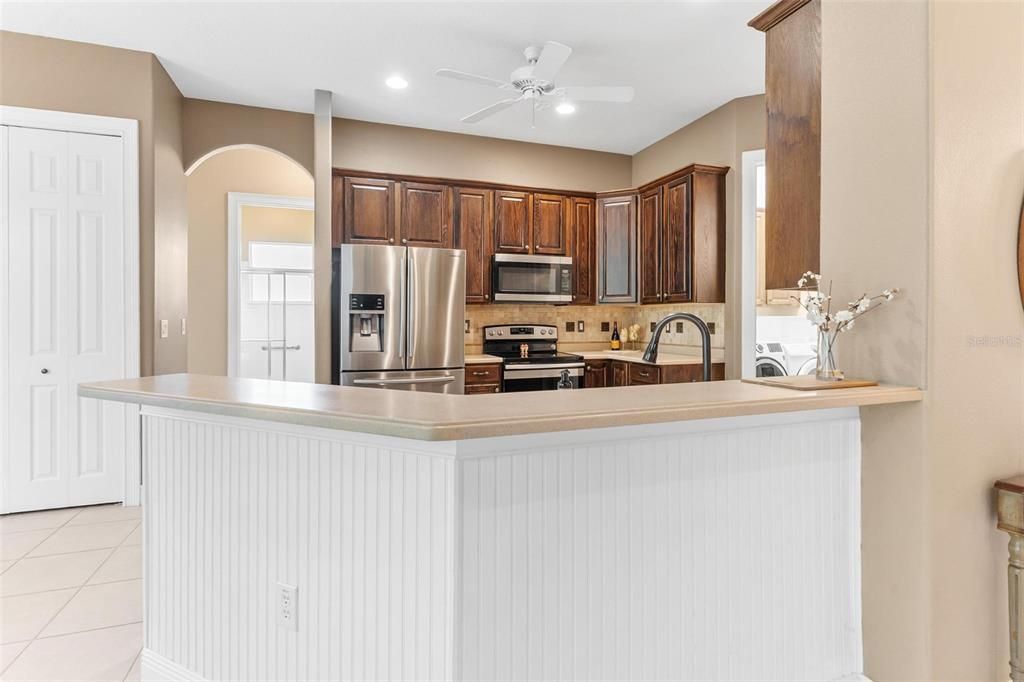 合同活跃: $399,900 (4 贝兹, 2 浴室, 2322 平方英尺)