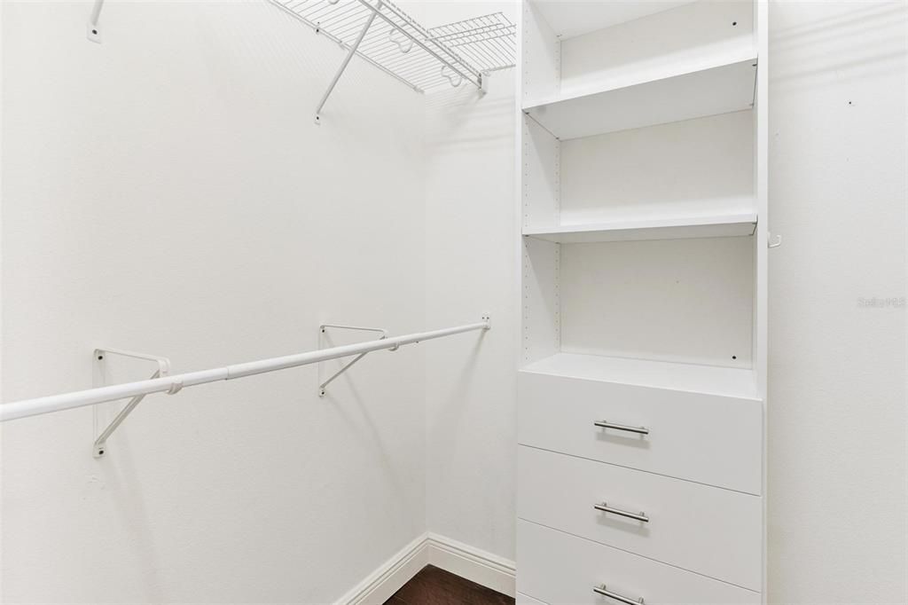 合同活跃: $399,900 (4 贝兹, 2 浴室, 2322 平方英尺)