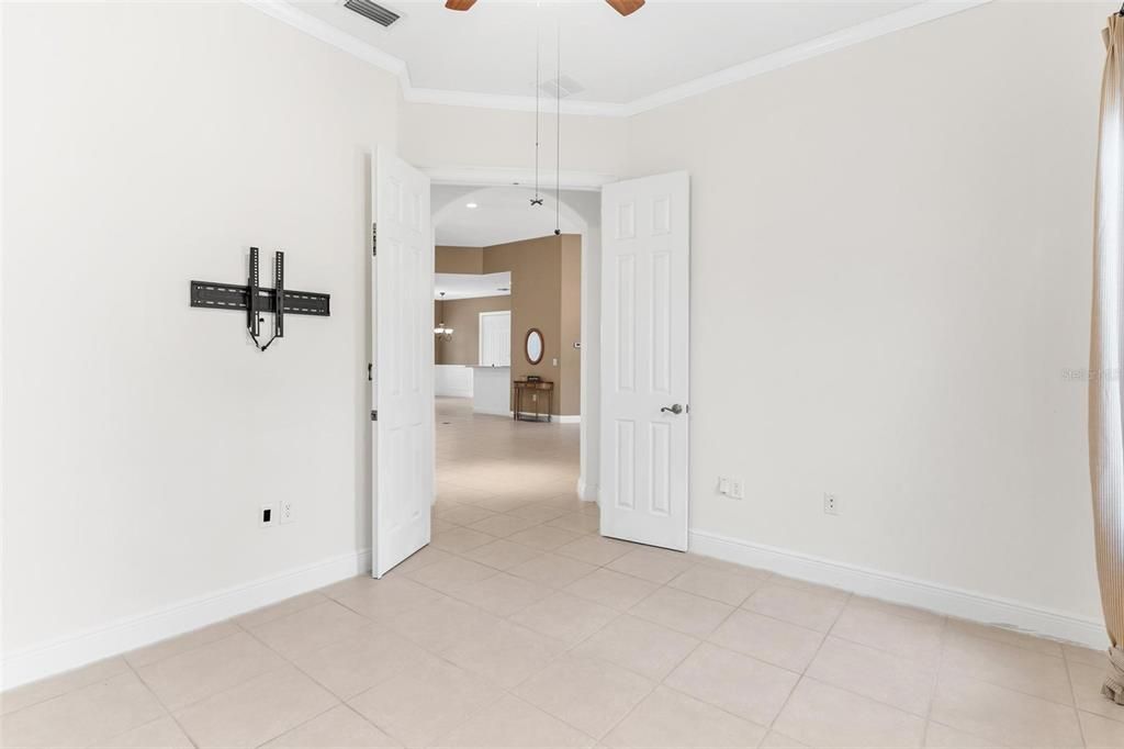 合同活跃: $399,900 (4 贝兹, 2 浴室, 2322 平方英尺)