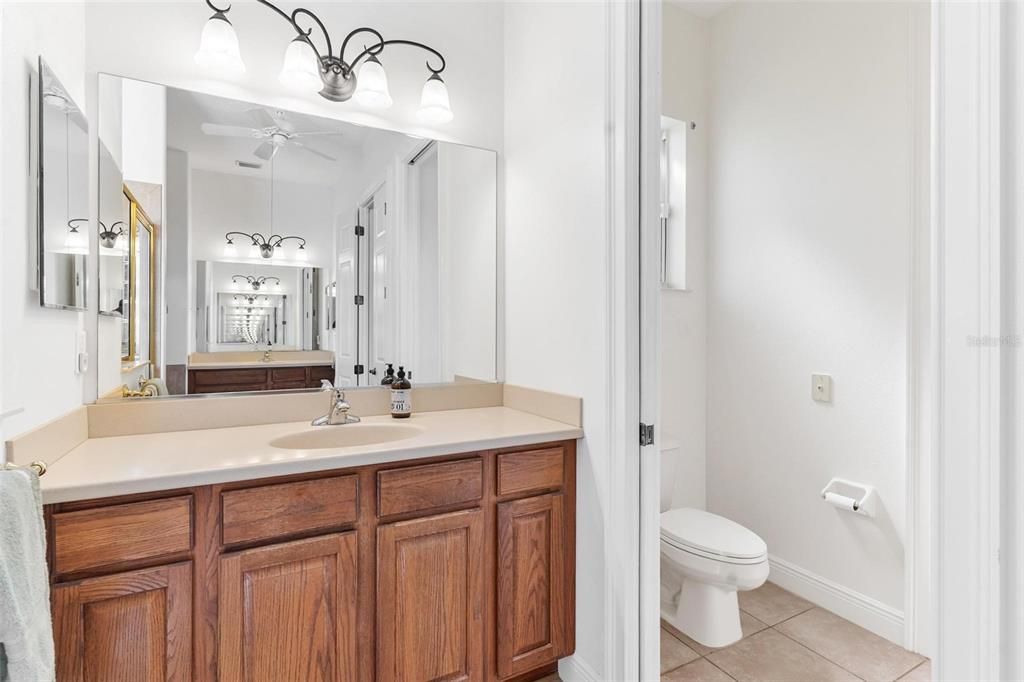 合同活跃: $399,900 (4 贝兹, 2 浴室, 2322 平方英尺)