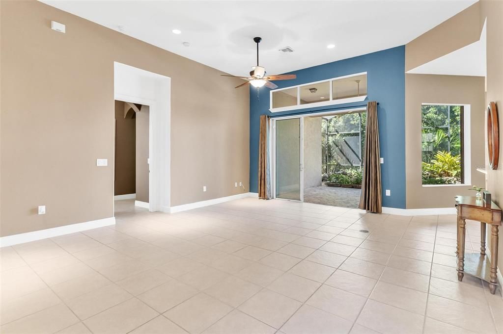 合同活跃: $399,900 (4 贝兹, 2 浴室, 2322 平方英尺)