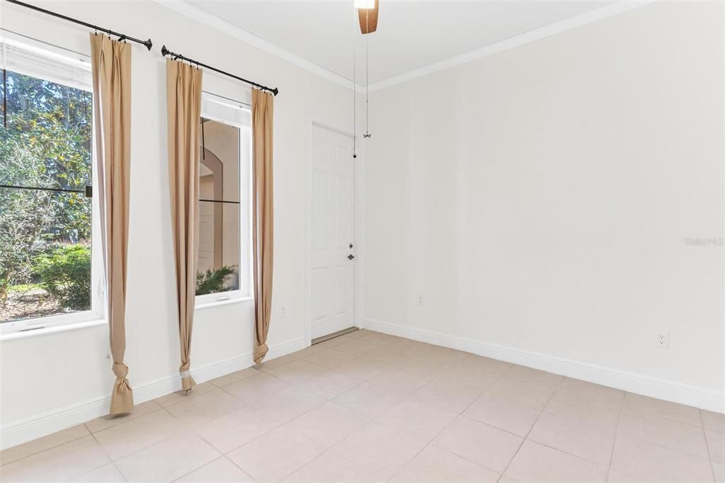 合同活跃: $399,900 (4 贝兹, 2 浴室, 2322 平方英尺)