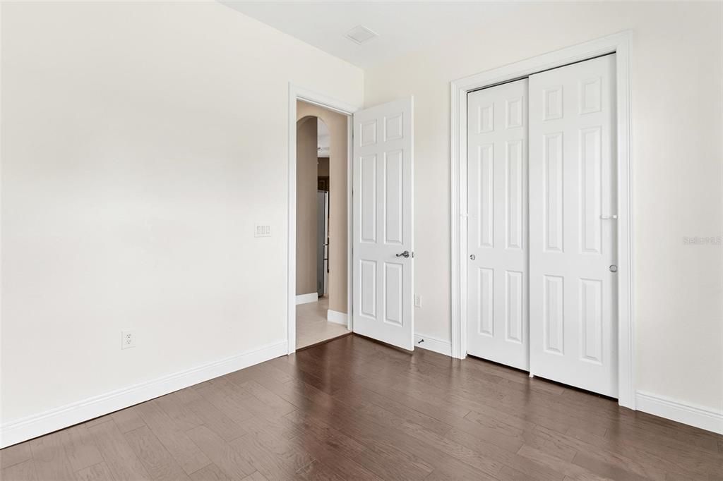 合同活跃: $399,900 (4 贝兹, 2 浴室, 2322 平方英尺)