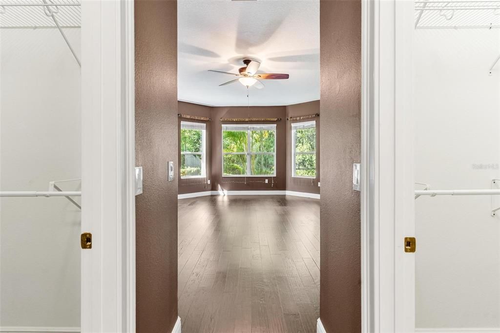 合同活跃: $399,900 (4 贝兹, 2 浴室, 2322 平方英尺)