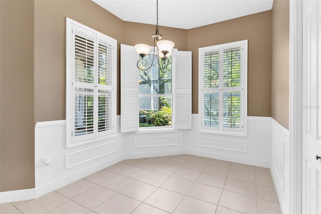 合同活跃: $399,900 (4 贝兹, 2 浴室, 2322 平方英尺)