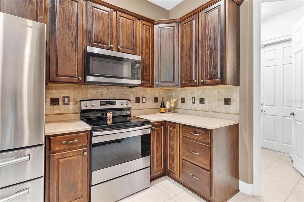 合同活跃: $399,900 (4 贝兹, 2 浴室, 2322 平方英尺)