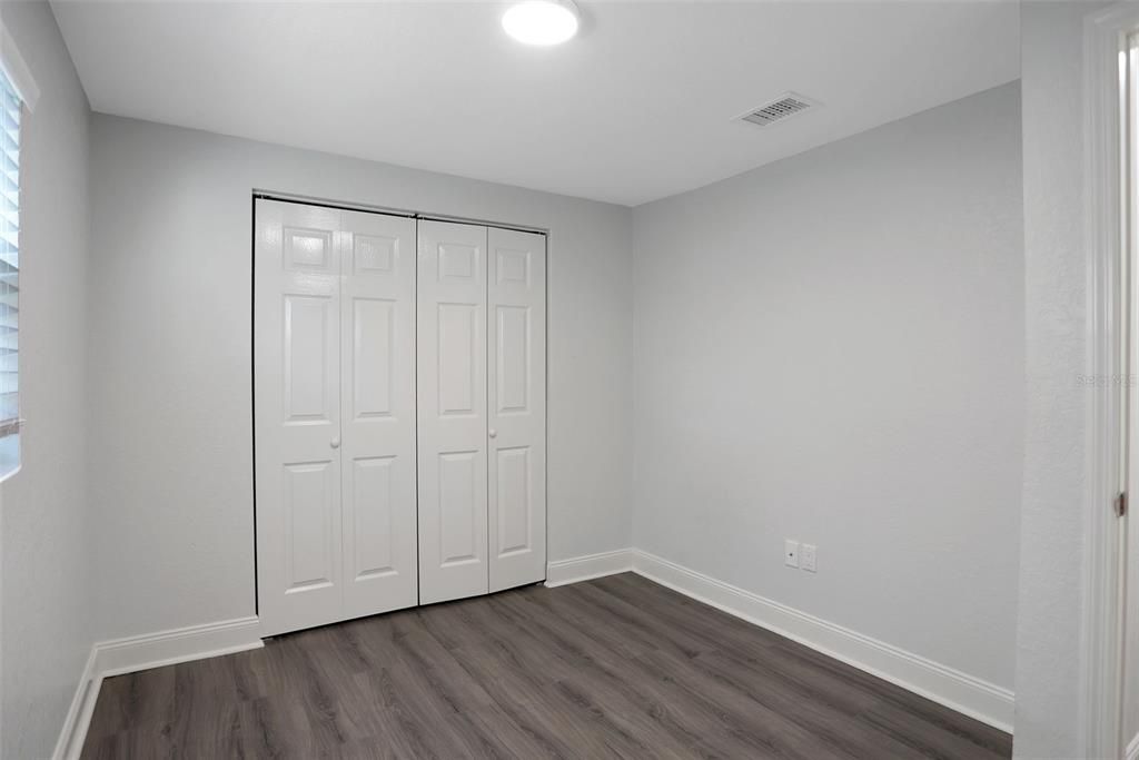 For Sale: $268,999 (2 beds, 1 baths, 912 Square Feet)