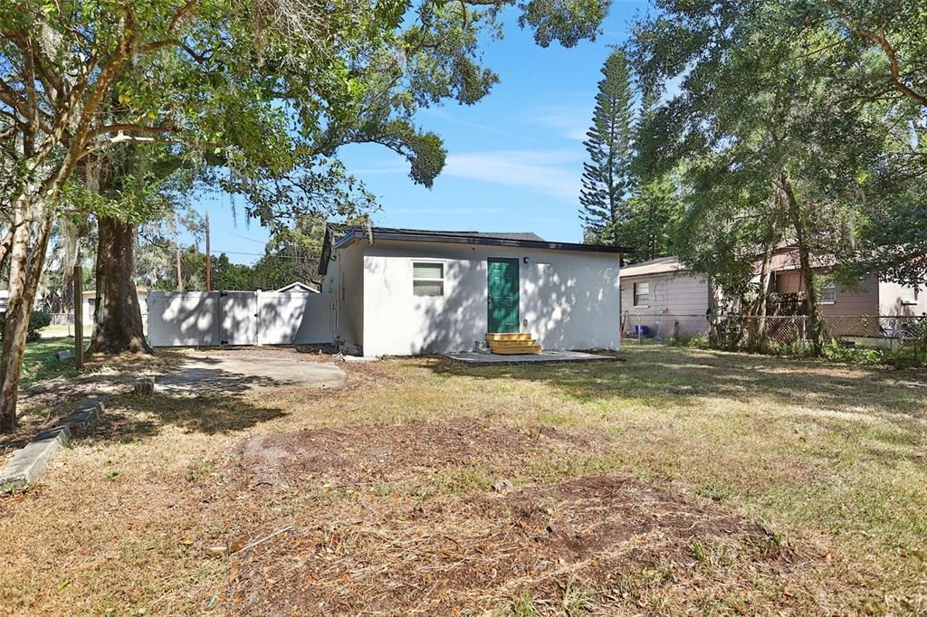 For Sale: $268,999 (2 beds, 1 baths, 912 Square Feet)