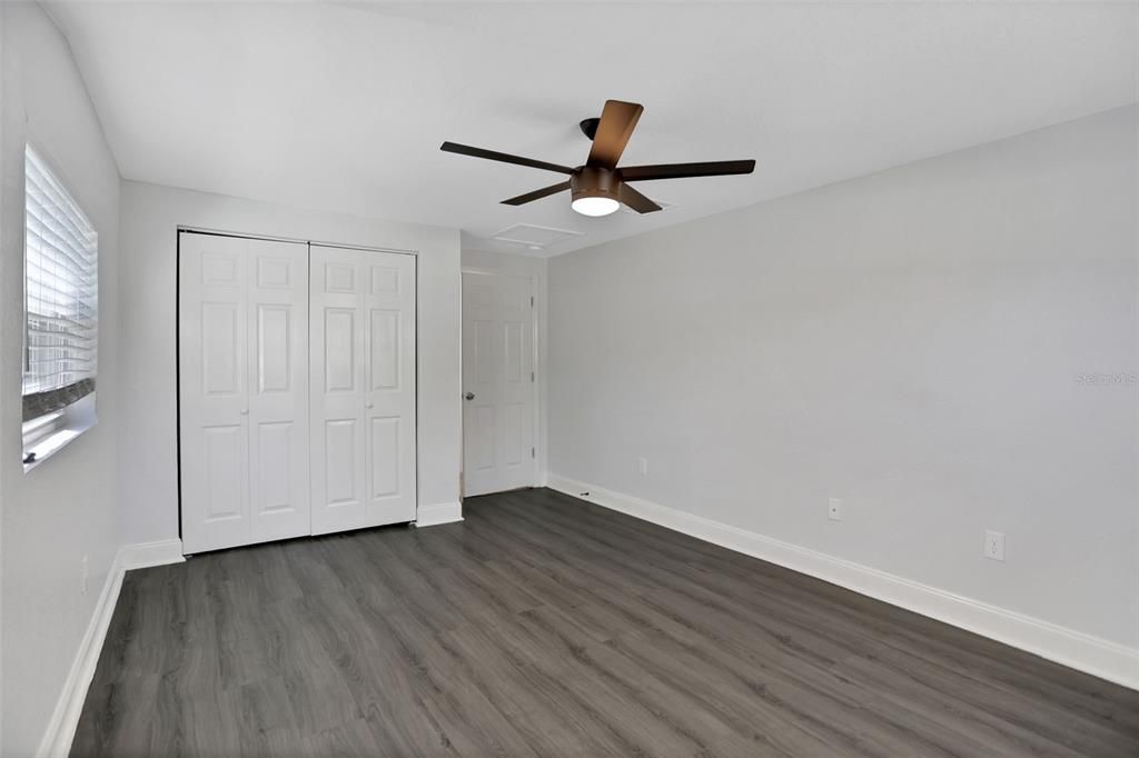 For Sale: $268,999 (2 beds, 1 baths, 912 Square Feet)