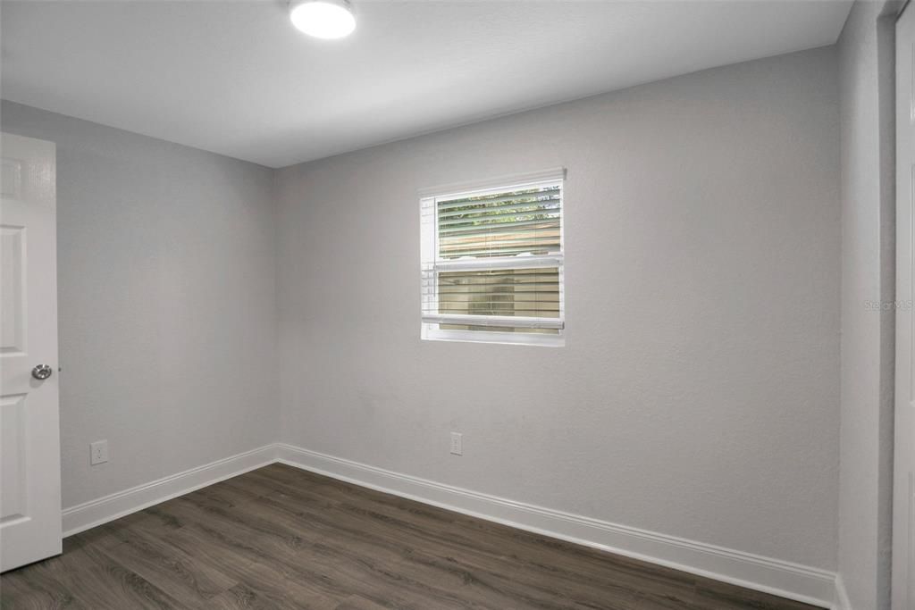 For Sale: $268,999 (2 beds, 1 baths, 912 Square Feet)