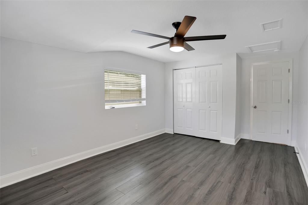 For Sale: $268,999 (2 beds, 1 baths, 912 Square Feet)