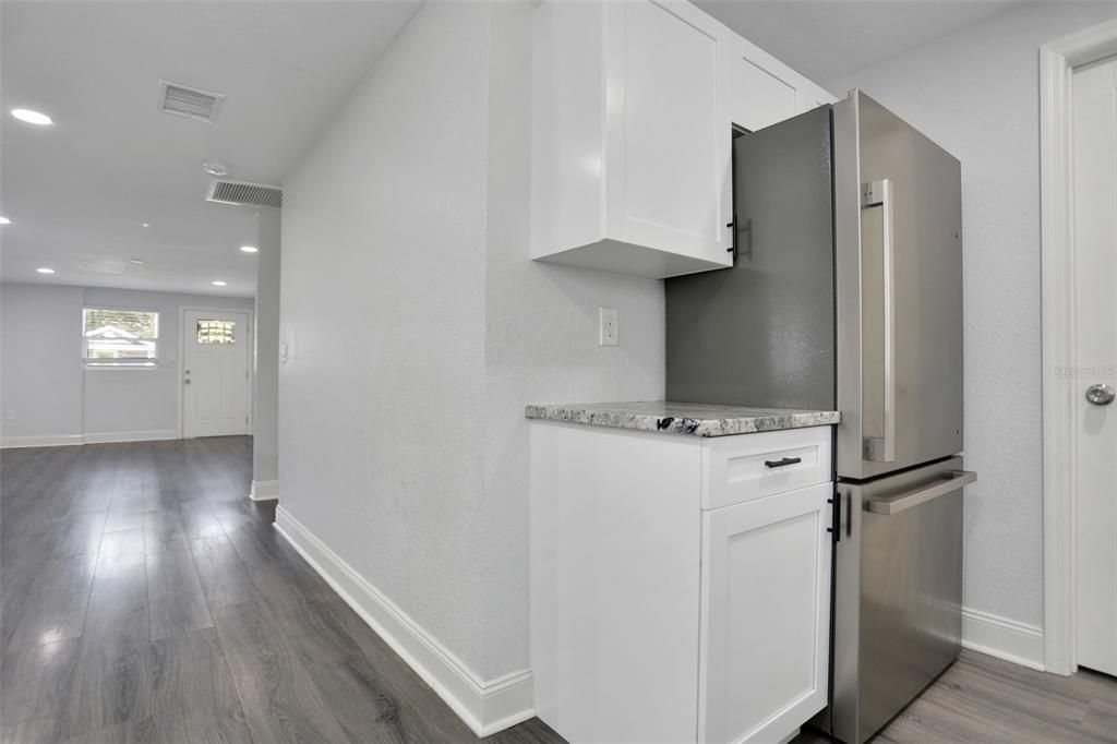 For Sale: $268,999 (2 beds, 1 baths, 912 Square Feet)