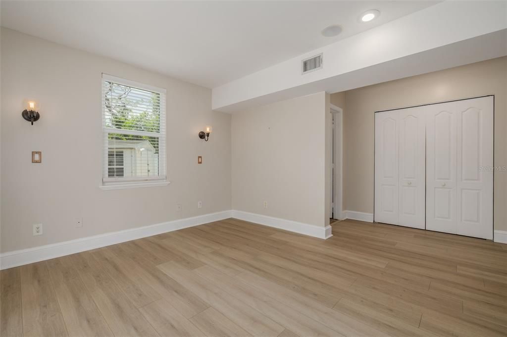 Active With Contract: $400,000 (3 beds, 2 baths, 1670 Square Feet)