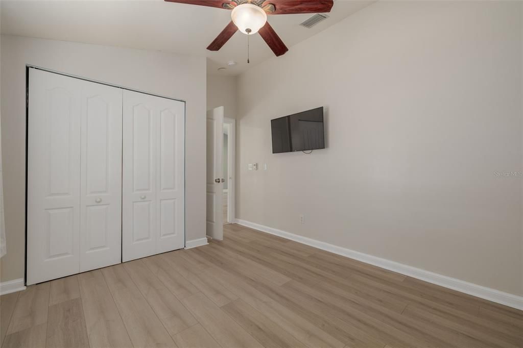 Active With Contract: $400,000 (3 beds, 2 baths, 1670 Square Feet)