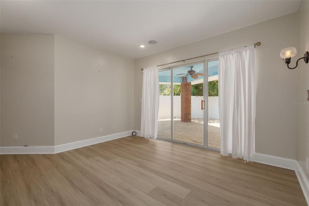 Active With Contract: $400,000 (3 beds, 2 baths, 1670 Square Feet)