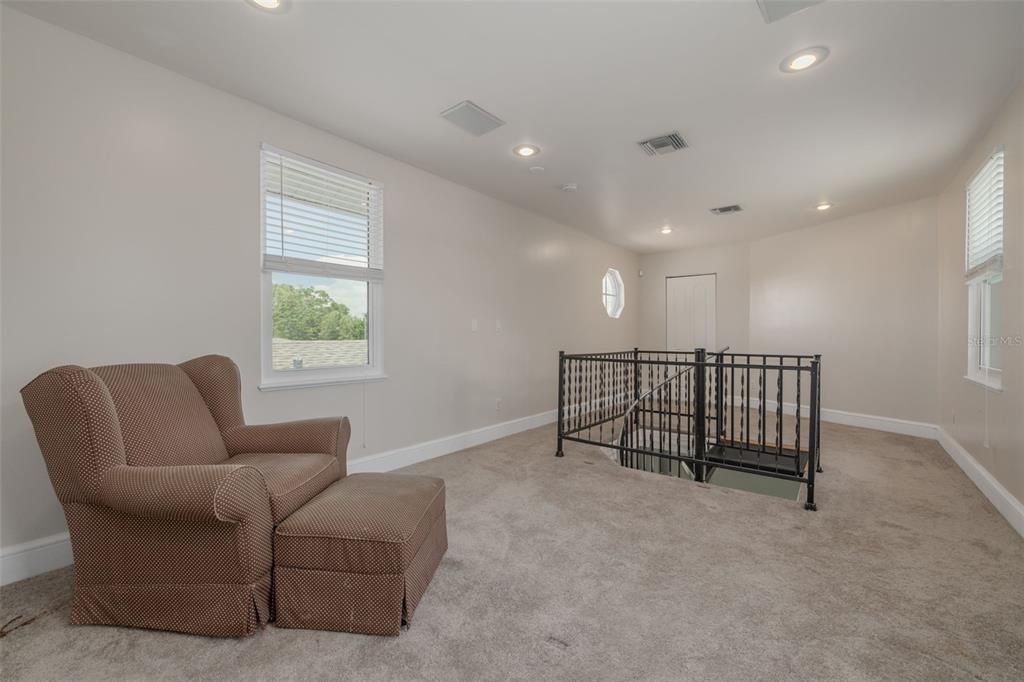 Active With Contract: $400,000 (3 beds, 2 baths, 1670 Square Feet)