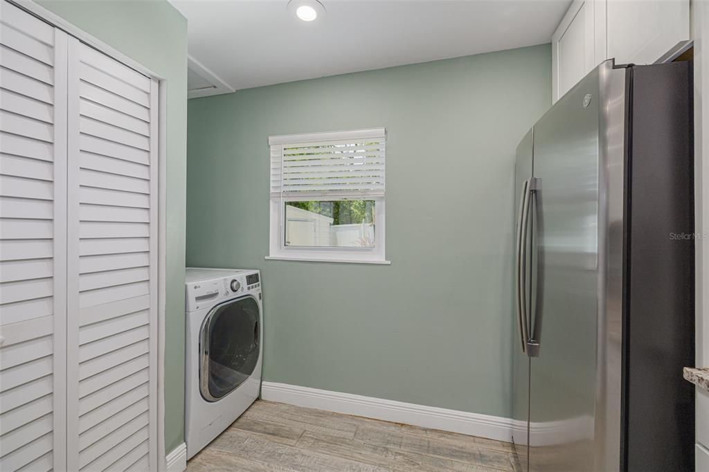 Active With Contract: $400,000 (3 beds, 2 baths, 1670 Square Feet)