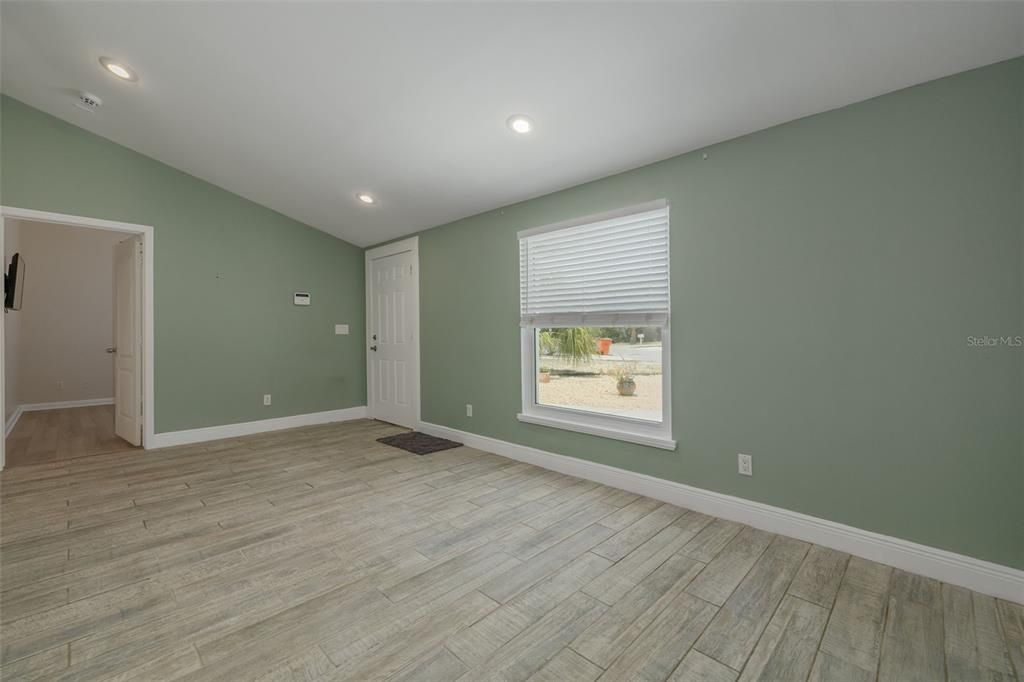 Active With Contract: $400,000 (3 beds, 2 baths, 1670 Square Feet)