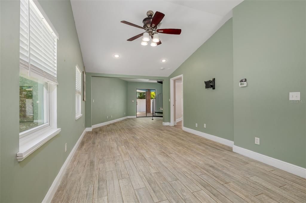 Active With Contract: $400,000 (3 beds, 2 baths, 1670 Square Feet)