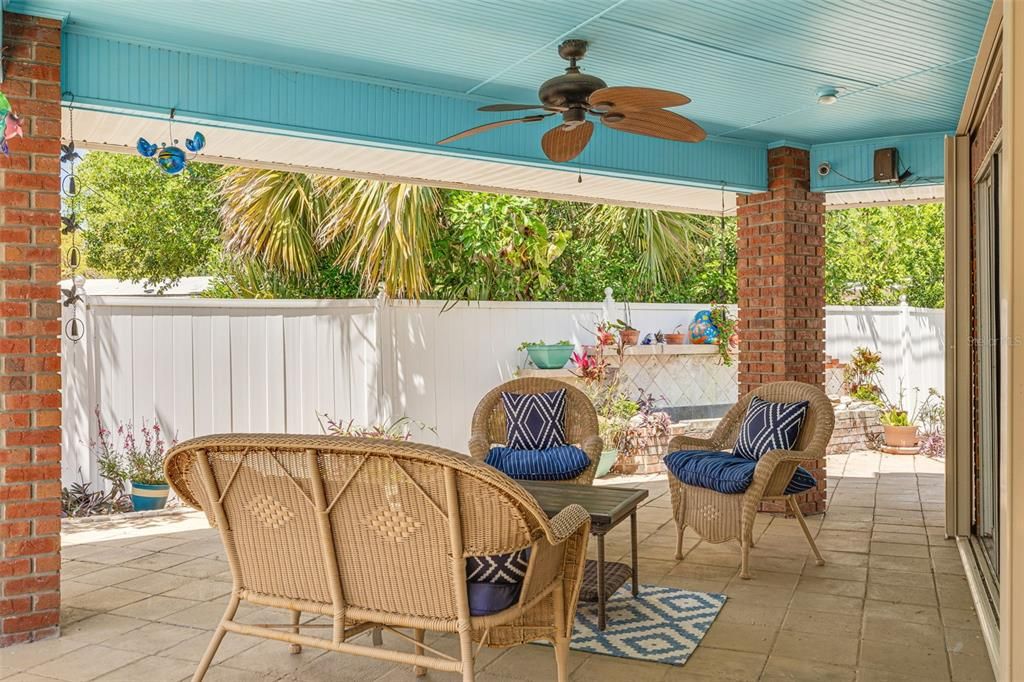 Active With Contract: $400,000 (3 beds, 2 baths, 1670 Square Feet)