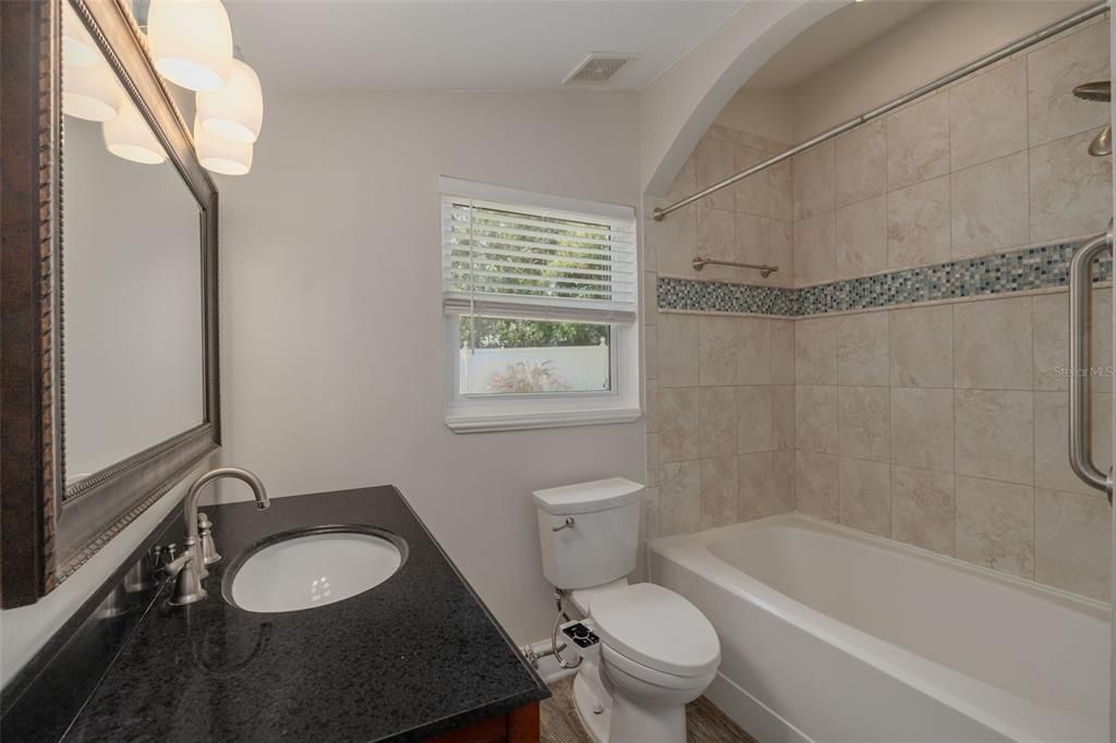 Active With Contract: $400,000 (3 beds, 2 baths, 1670 Square Feet)