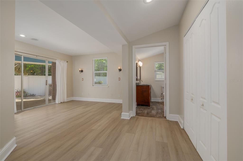 Active With Contract: $400,000 (3 beds, 2 baths, 1670 Square Feet)