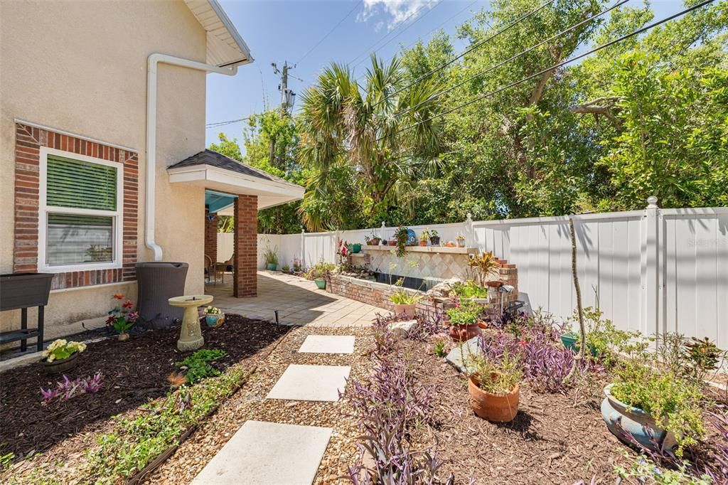 Active With Contract: $400,000 (3 beds, 2 baths, 1670 Square Feet)