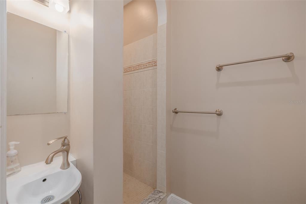 Active With Contract: $400,000 (3 beds, 2 baths, 1670 Square Feet)