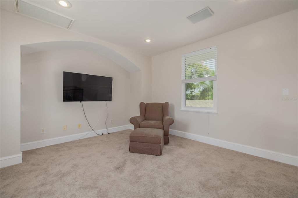 Active With Contract: $400,000 (3 beds, 2 baths, 1670 Square Feet)