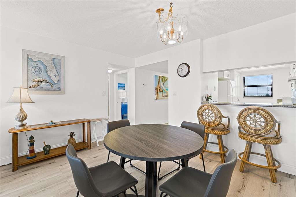 На продажу: $595,000 (2 спален, 2 ванн, 1145 Квадратных фут)