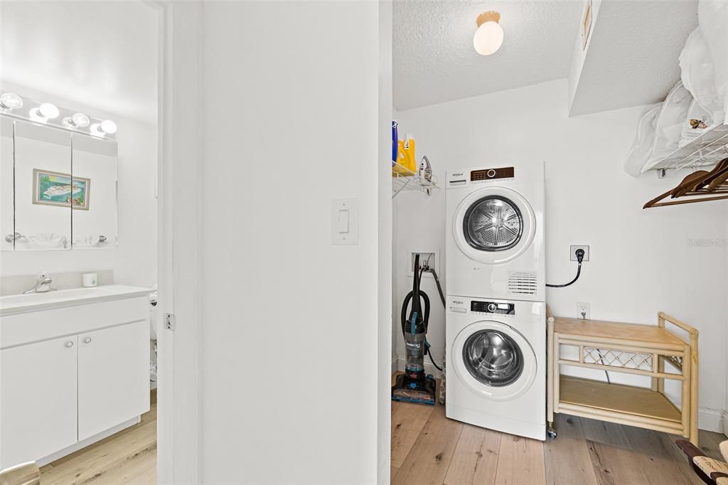 На продажу: $595,000 (2 спален, 2 ванн, 1145 Квадратных фут)